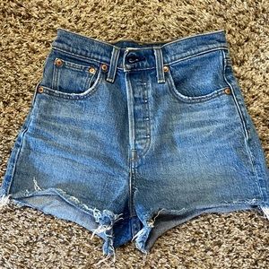Levi’s ribcage short size 25
